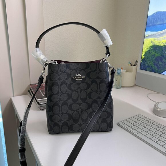 Small Town Bucket Bag In Signature Canvas coach 2312 - Picture 1 of 8